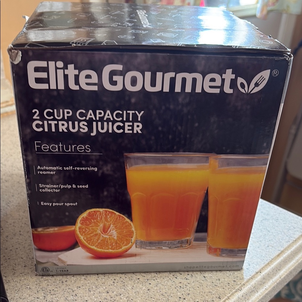 Elite Gourmet 2-cup capacity Citrus Juicer (new in box)